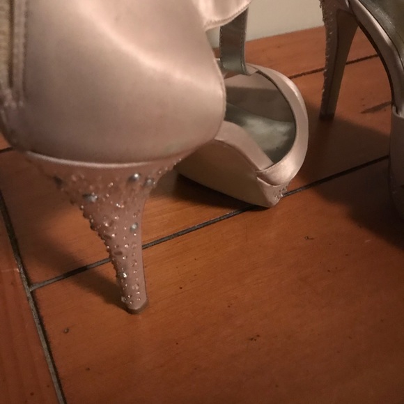 Shoes - Picture 4 of 4